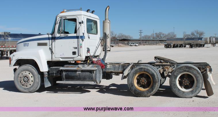 image for item C3630 1997 Mack CH613 semi truck