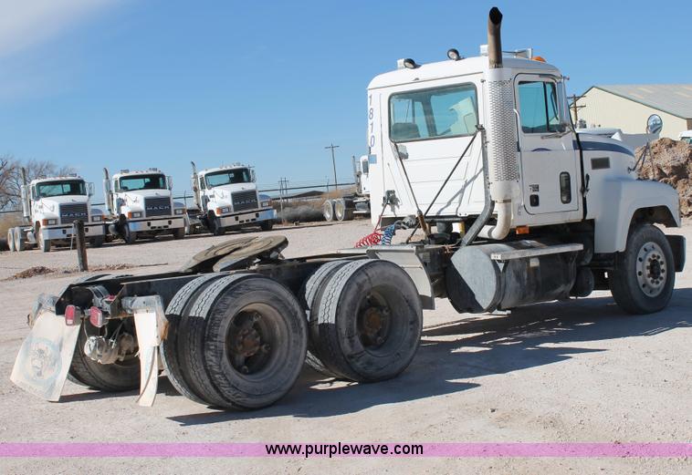 image for item C3630 1997 Mack CH613 semi truck