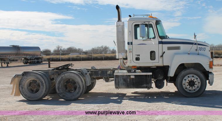 image for item C3630 1997 Mack CH613 semi truck