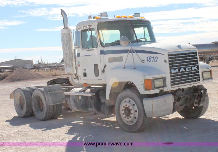 image for item C3630 1997 Mack CH613 semi truck