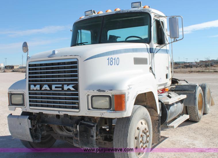 image for item C3630 1997 Mack CH613 semi truck