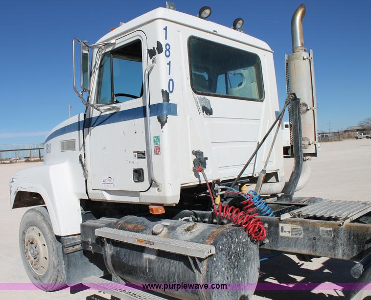 image for item C3630 1997 Mack CH613 semi truck