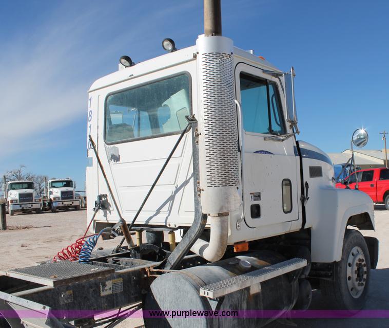 image for item C3630 1997 Mack CH613 semi truck