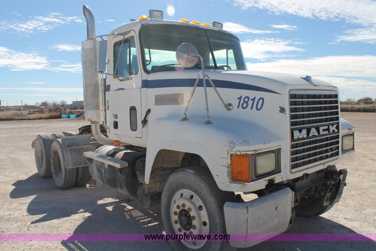 image for item C3630 1997 Mack CH613 semi truck