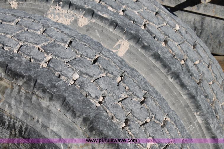 image for item C3630 1997 Mack CH613 semi truck