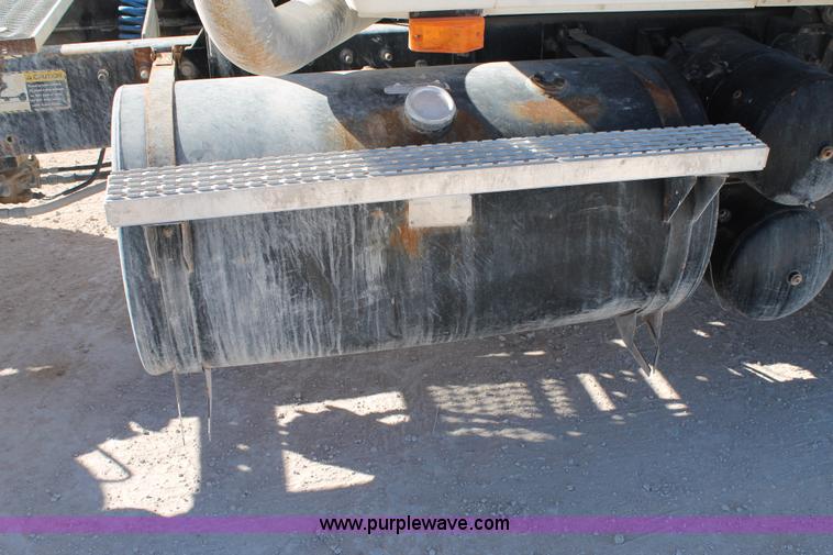 image for item C3630 1997 Mack CH613 semi truck