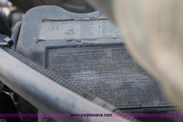 image for item C3630 1997 Mack CH613 semi truck