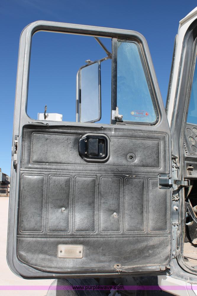 image for item C3630 1997 Mack CH613 semi truck