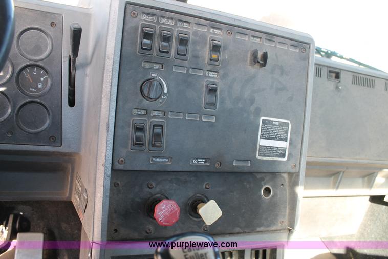 image for item C3630 1997 Mack CH613 semi truck