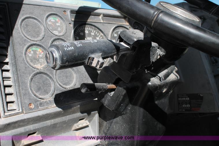 image for item C3630 1997 Mack CH613 semi truck