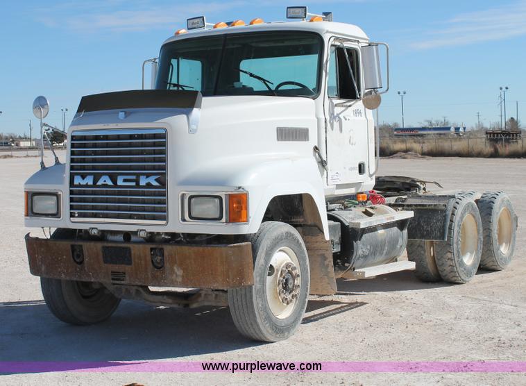 image for item C3631 1997 Mack CH613 semi truck