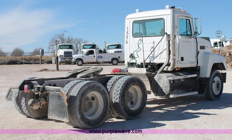 image for item C3631 1997 Mack CH613 semi truck