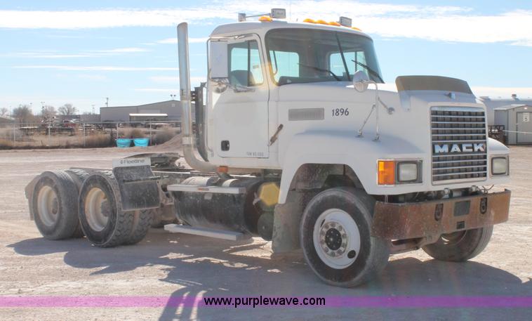 image for item C3631 1997 Mack CH613 semi truck
