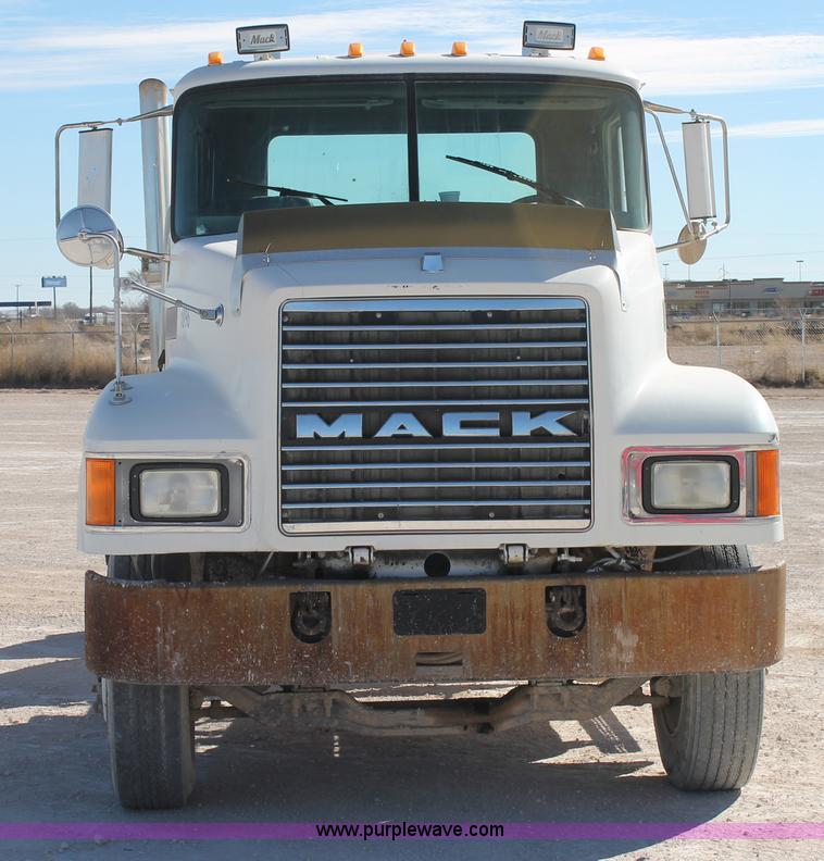 image for item C3631 1997 Mack CH613 semi truck
