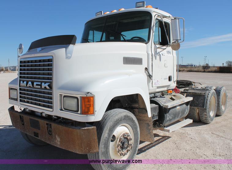 image for item C3631 1997 Mack CH613 semi truck