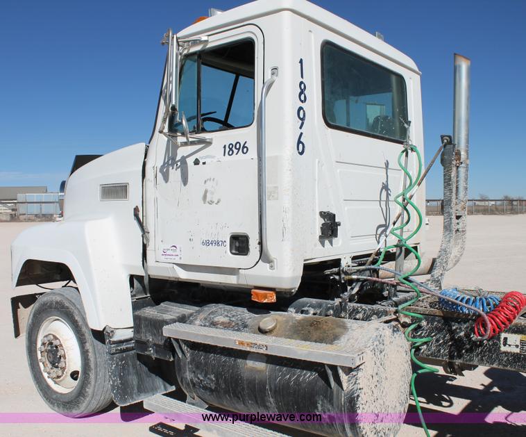 image for item C3631 1997 Mack CH613 semi truck