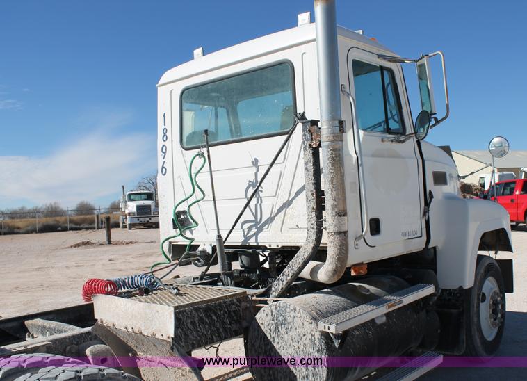 image for item C3631 1997 Mack CH613 semi truck