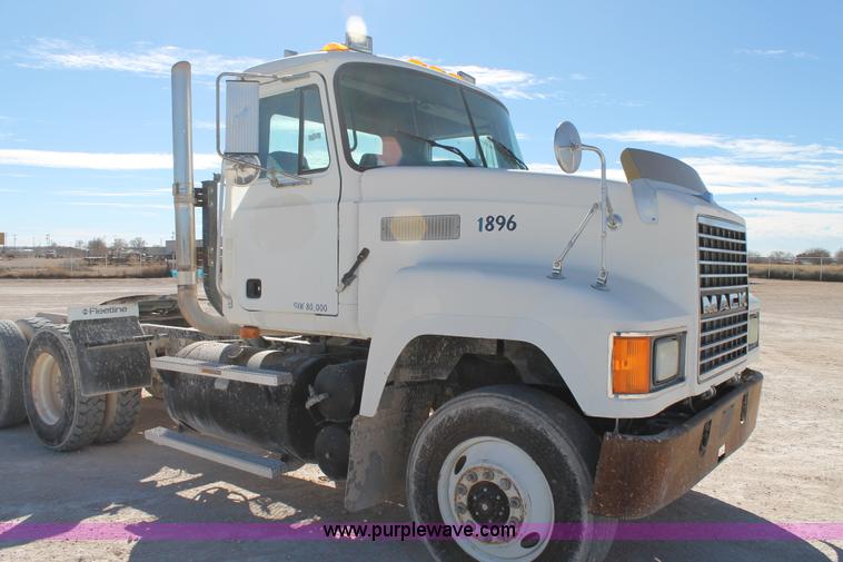 image for item C3631 1997 Mack CH613 semi truck