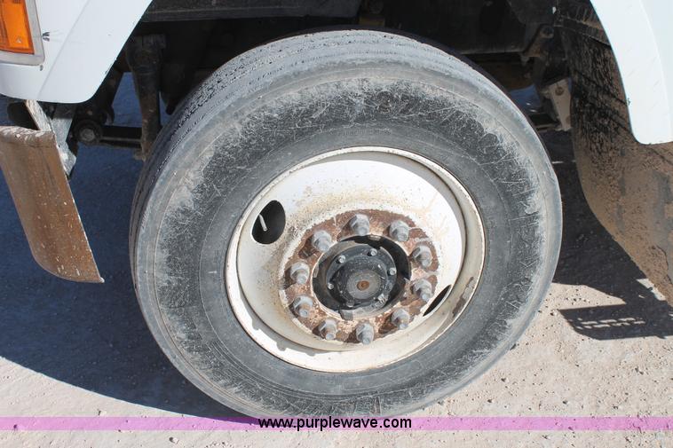 image for item C3631 1997 Mack CH613 semi truck