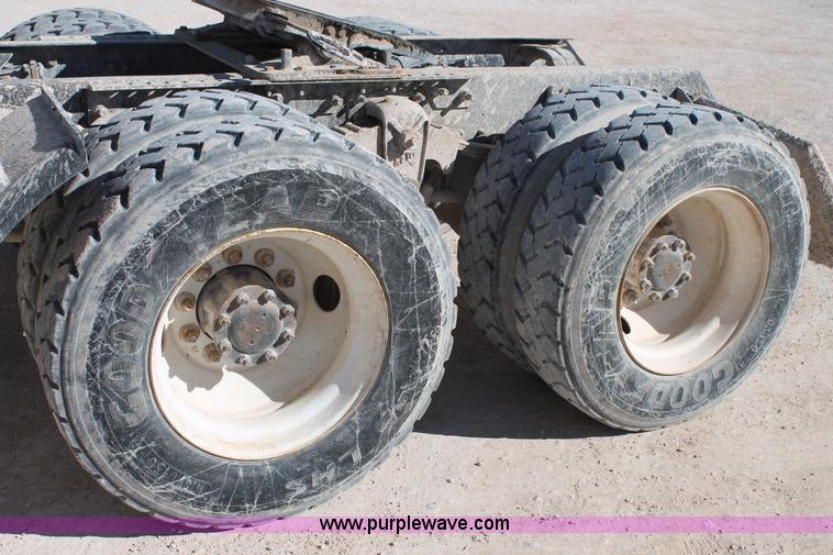 image for item C3631 1997 Mack CH613 semi truck