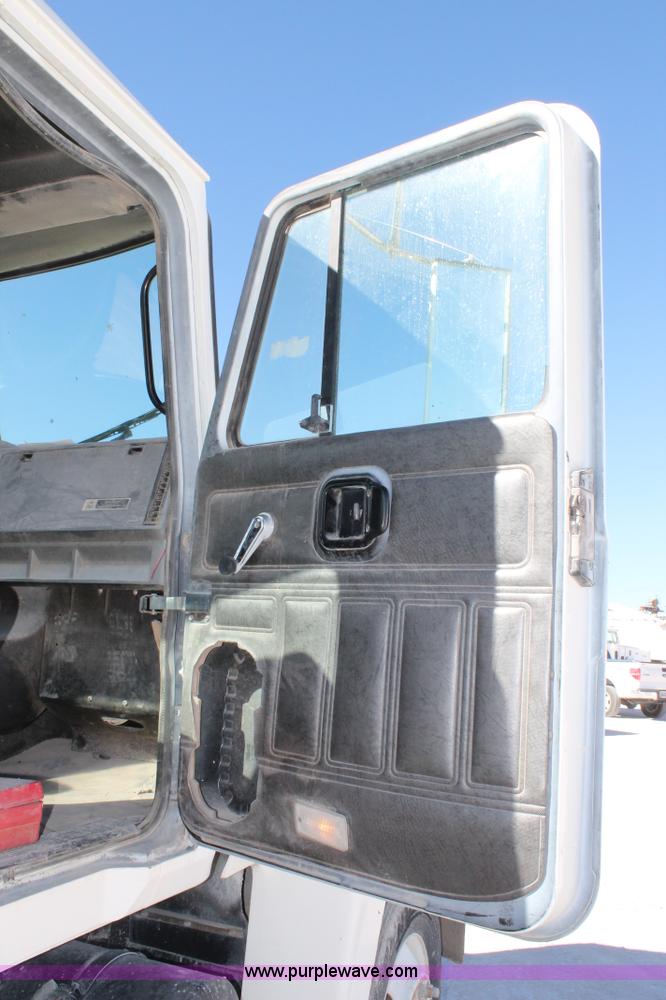 image for item C3631 1997 Mack CH613 semi truck