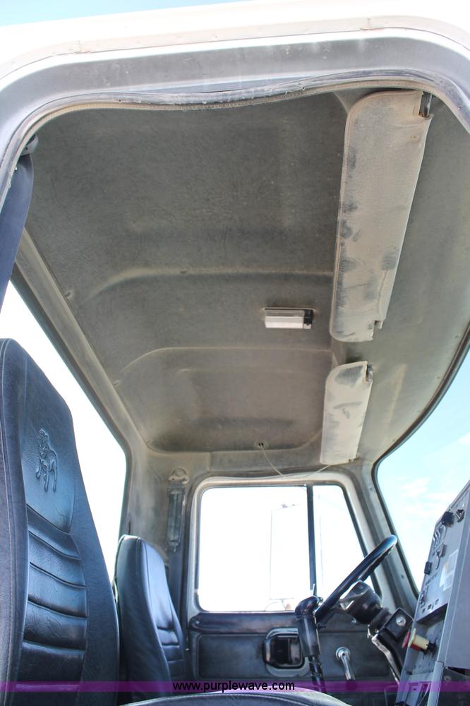 image for item C3631 1997 Mack CH613 semi truck