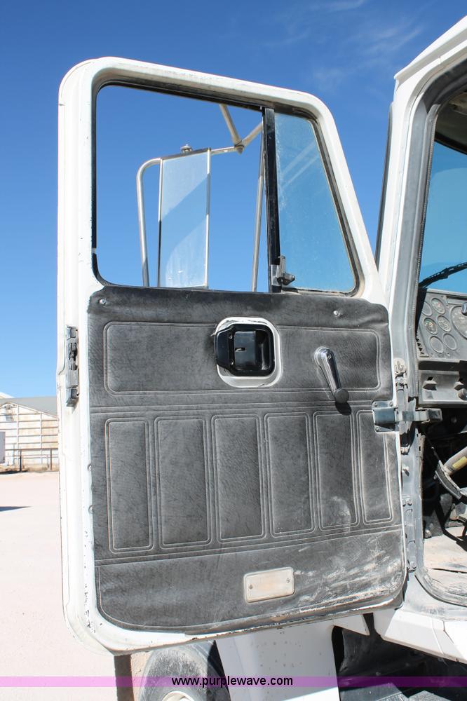 image for item C3631 1997 Mack CH613 semi truck