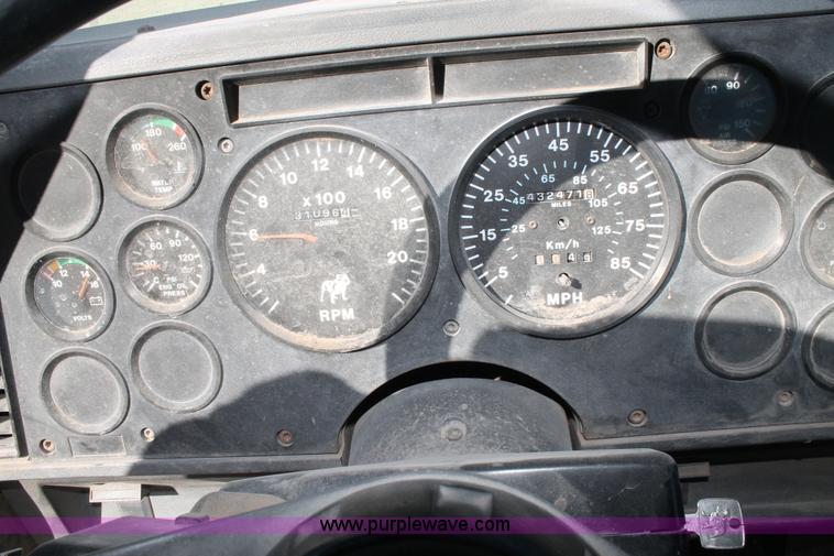 image for item C3631 1997 Mack CH613 semi truck