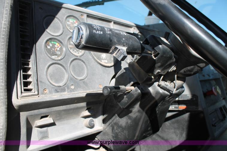 image for item C3631 1997 Mack CH613 semi truck