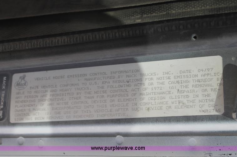 image for item C3631 1997 Mack CH613 semi truck