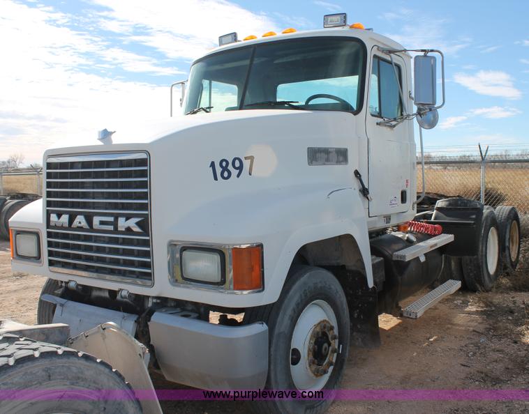 image for item C3632 1997 Mack CH613 semi truck