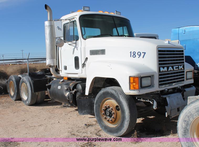 image for item C3632 1997 Mack CH613 semi truck