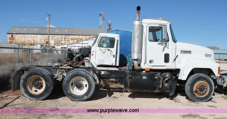 image for item C3632 1997 Mack CH613 semi truck