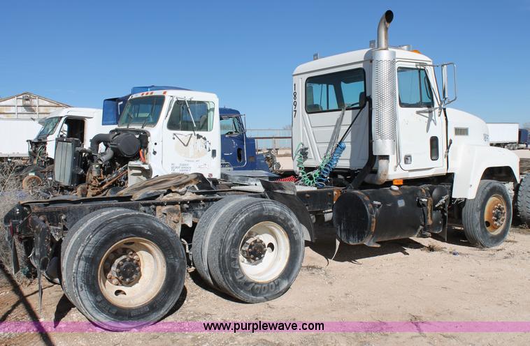 image for item C3632 1997 Mack CH613 semi truck