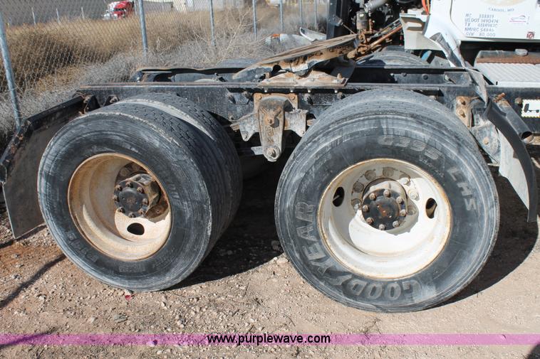 image for item C3632 1997 Mack CH613 semi truck