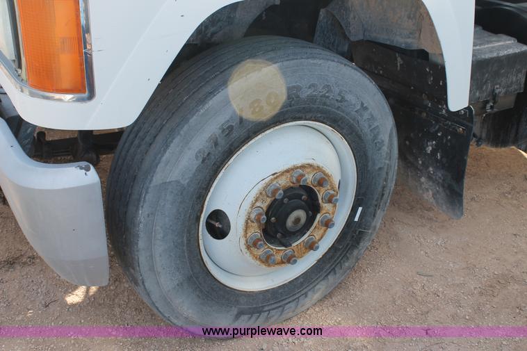 image for item C3632 1997 Mack CH613 semi truck