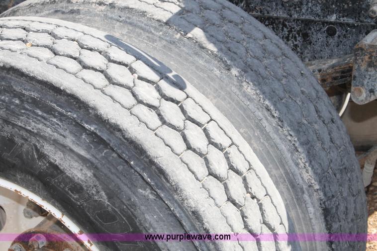 image for item C3632 1997 Mack CH613 semi truck