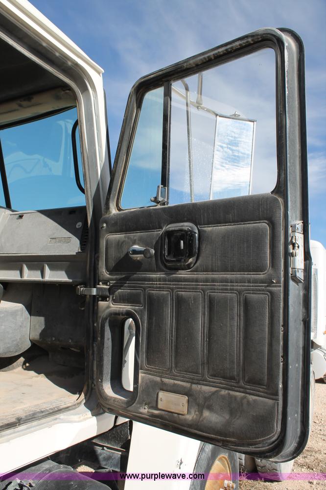 image for item C3632 1997 Mack CH613 semi truck