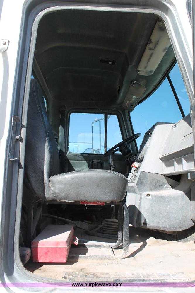 image for item C3632 1997 Mack CH613 semi truck