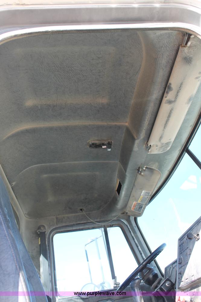 image for item C3632 1997 Mack CH613 semi truck