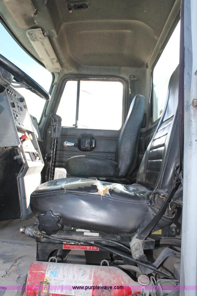 image for item C3632 1997 Mack CH613 semi truck