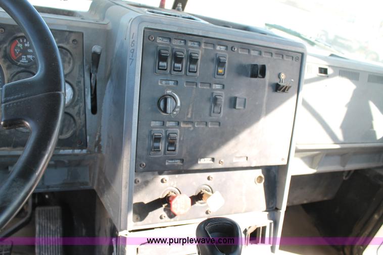 image for item C3632 1997 Mack CH613 semi truck