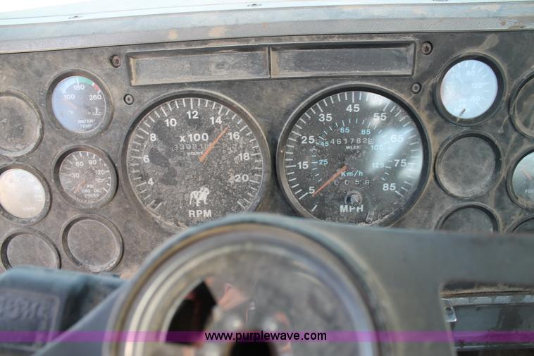 image for item C3632 1997 Mack CH613 semi truck