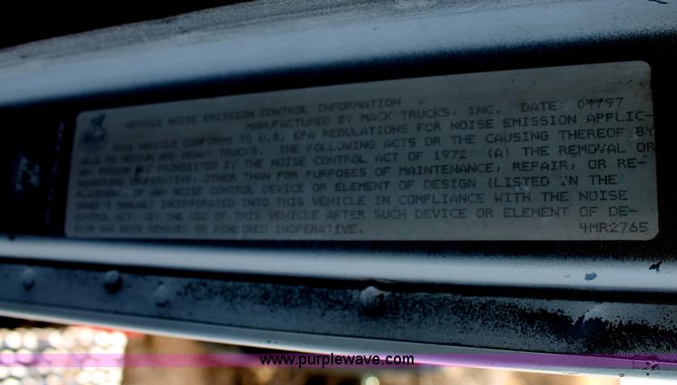 image for item C3632 1997 Mack CH613 semi truck