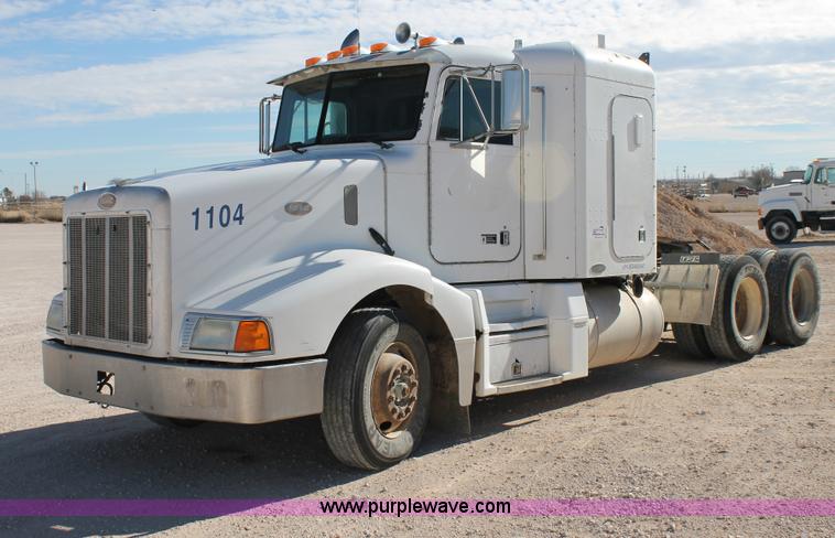 image for item C3633 1999 Peterbilt 377 semi truck