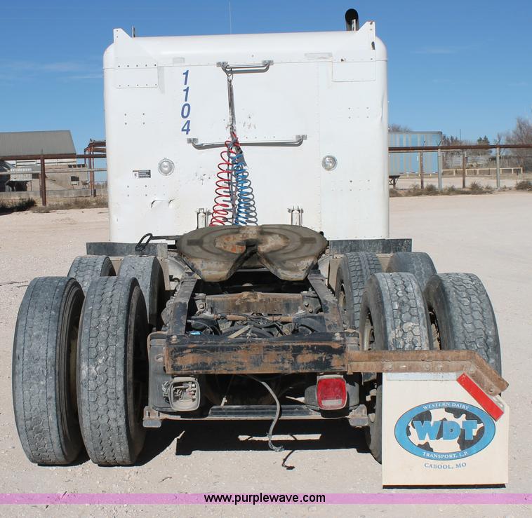 image for item C3633 1999 Peterbilt 377 semi truck