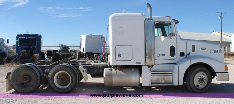 image for item C3633 1999 Peterbilt 377 semi truck