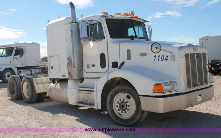 image for item C3633 1999 Peterbilt 377 semi truck