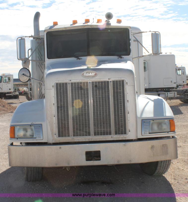 image for item C3633 1999 Peterbilt 377 semi truck
