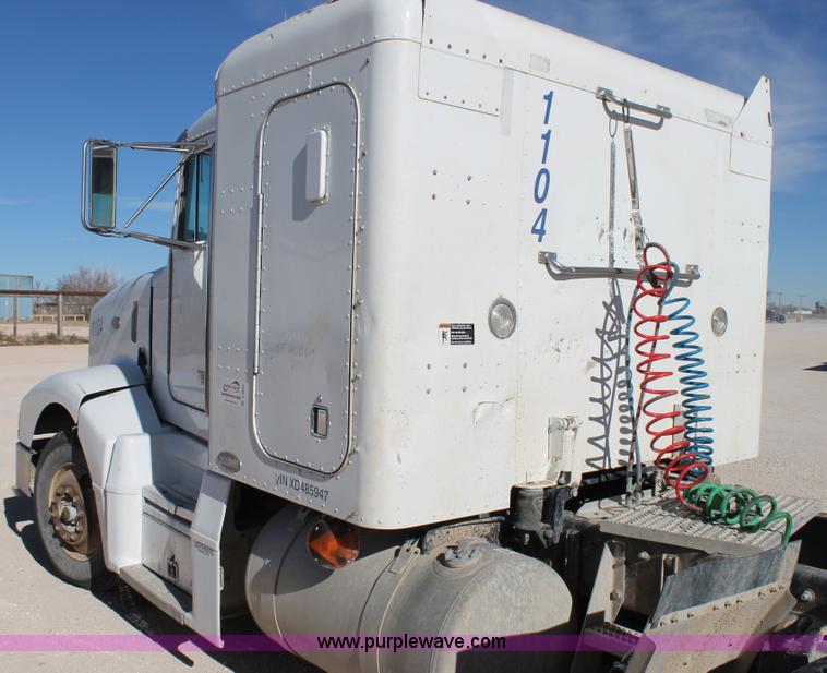 image for item C3633 1999 Peterbilt 377 semi truck